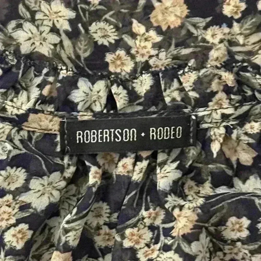 Robertson and rodeo mixology brand floral top - Picture 3 of 3